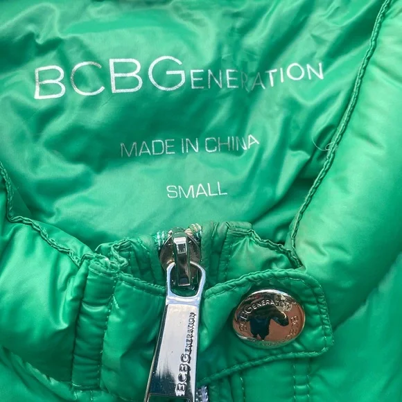 NWOT Beautiful Green BCBG quilted  light weight puffer, measurements in photos. - Picture 4 of 9